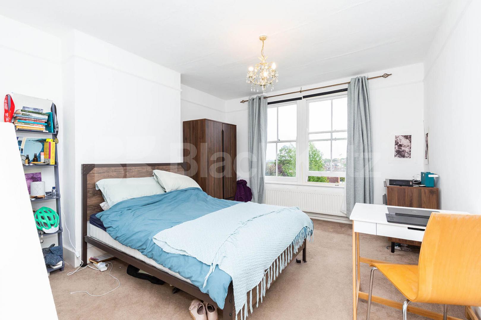 5 bedroom house located 0.3 miles from a Piccadilly line Hampden Road, Haringey